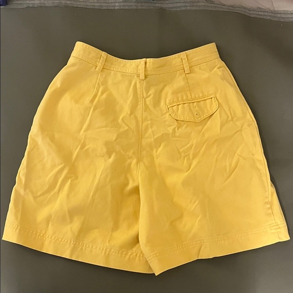 Liz Claiborne Petite Yellow Pleated Casual Shorts Size 6 - Picture 4 of 6
